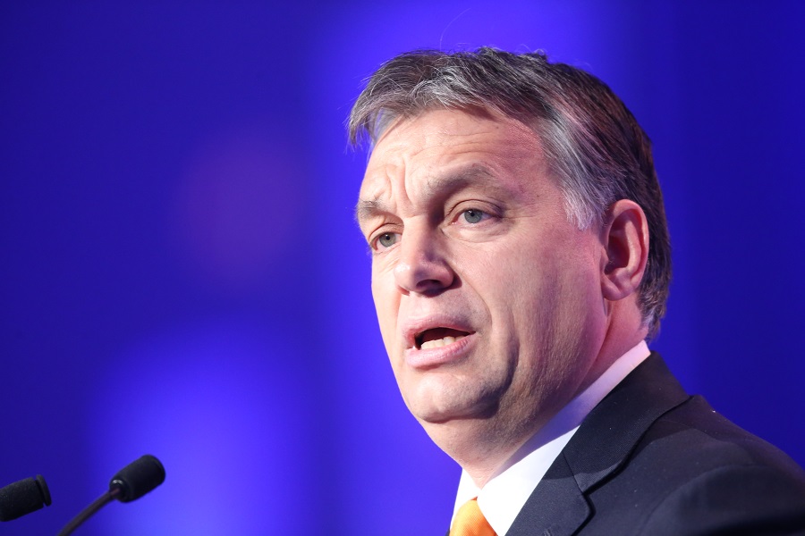 Apesar de fim de decreto, premiê da Hungria pode continuar no poder