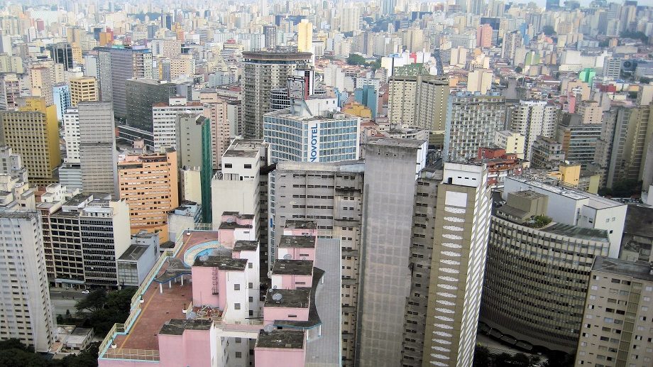 Vista da cidade de São Paulo, epicentro da pandemia no Brasil (Foto: Wikimedia Commons)