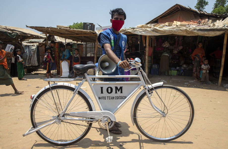 Rohingyas usam bicicletas para informar sobre Covid-19 em campo de refugiados