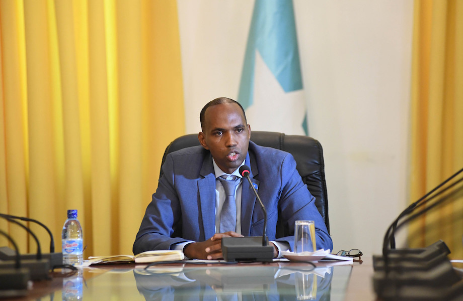 Em voto de desconfiança, Parlamento da Somália retira premiê do cargo