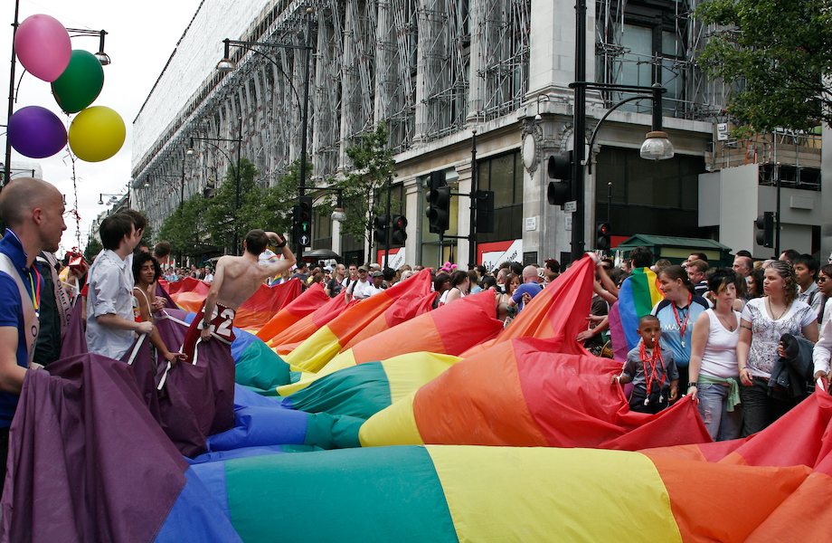 Homem que planejou ataque na parada gay de Londres é condenado à prisão perpétua