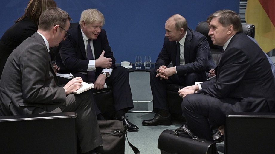Putin vira motivo de piada após sanção imposta a 287 parlamentares britânicos