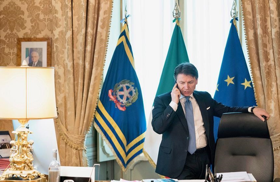 Premiê da Itália inicia processo de renúncia após perder maioria no Parlamento 