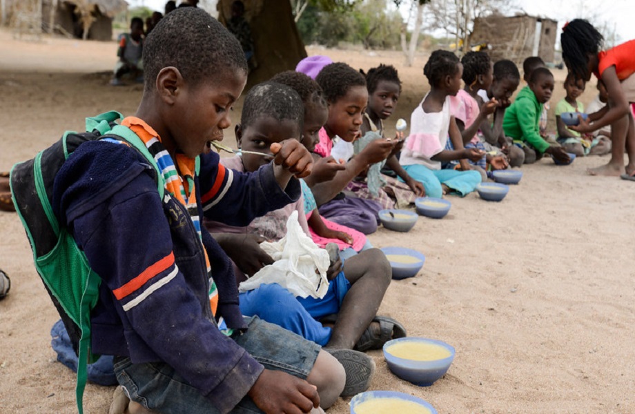 ONU: Pandemia corta 39 bilhões de refeições escolares e gera crise nutricional