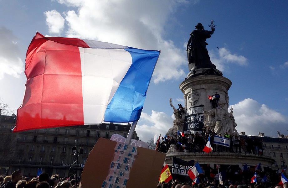 Parlamento da França aprova lei em combate ao extremismo islâmico