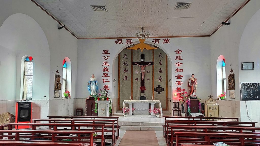 Perseguição de Beijing a cristãos acelera quebra de laços entre China e Vaticano
