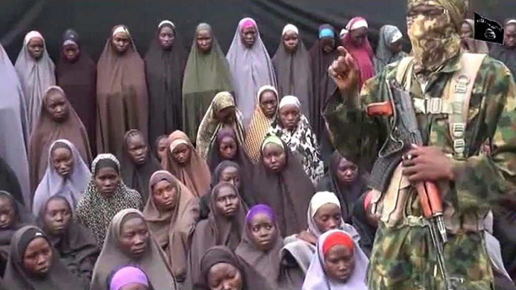 Nigéria impõe toque de recolher após retorno de meninas assaltadas a Zamfara