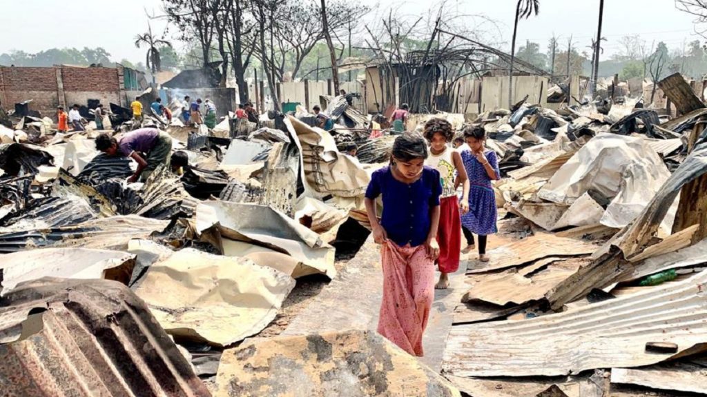 ONU: Incêndio em campo de refugiados desloca 8 mil famílias em Bangladesh
