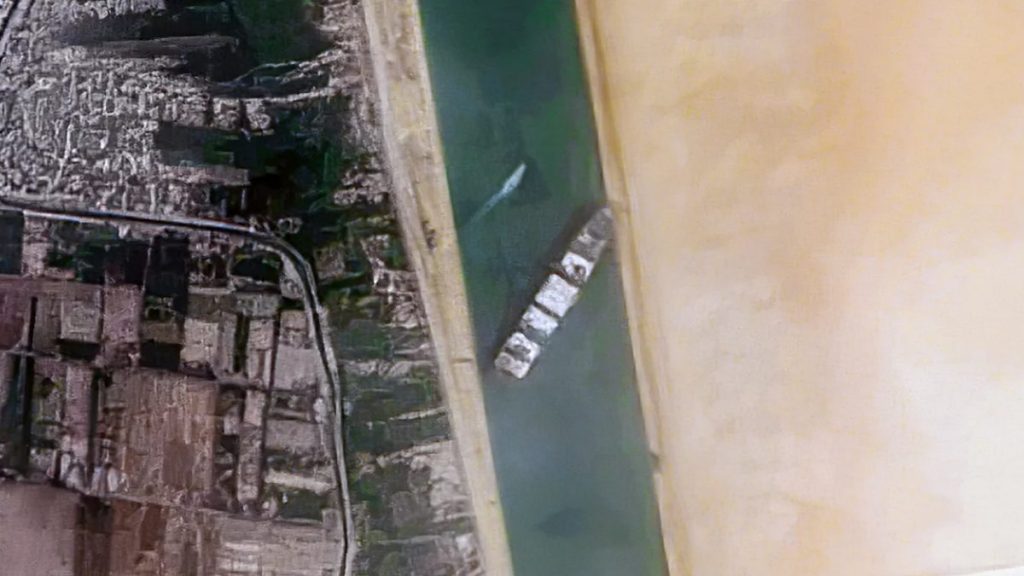 Conheça a caótica história do Canal de Suez, rota vital do comércio global