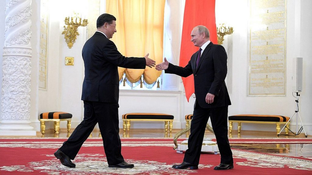 Rússia e China reforçam laços em prol de parceria estratégica