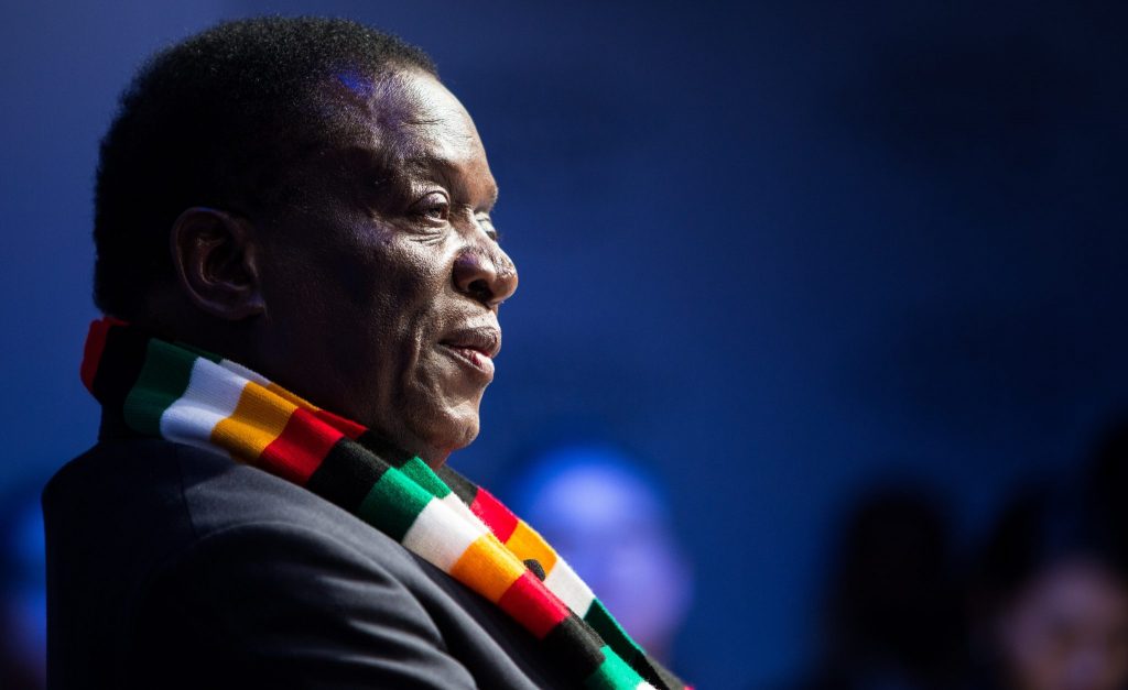 Alteração em lei garante que presidente do Zimbábue escolha sucessor