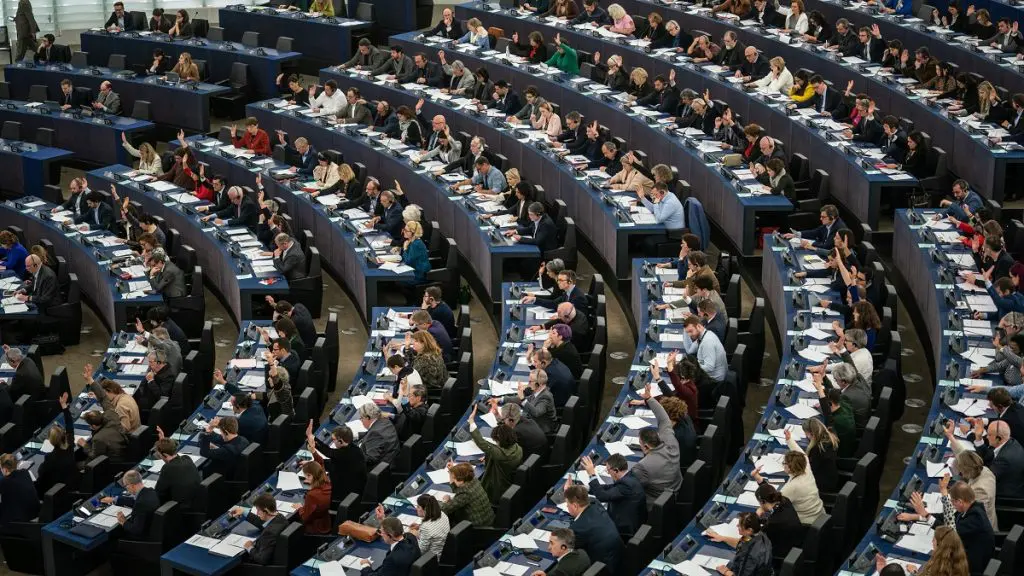 Parlamento Europeu se prepara para votar lei polêmica sobre terrorismo online