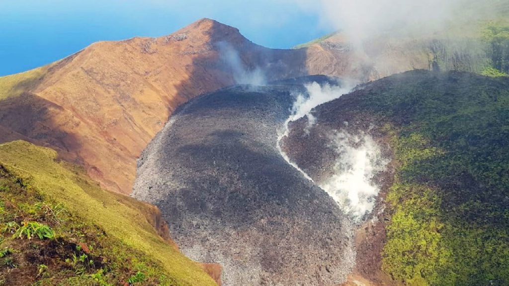 ONU: Erupção de vulcão em São Vicente e Granadinas força evacuação de 20 mil