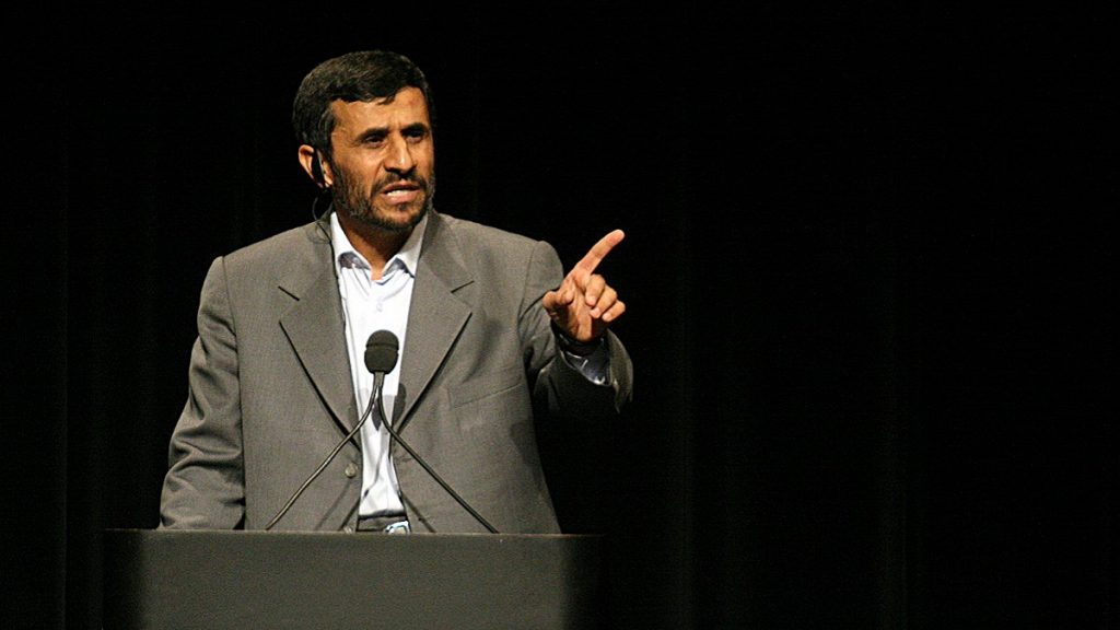Ex-presidente do Irã, Mahmoud Ahmadinejad, busca nova candidatura ao cargo