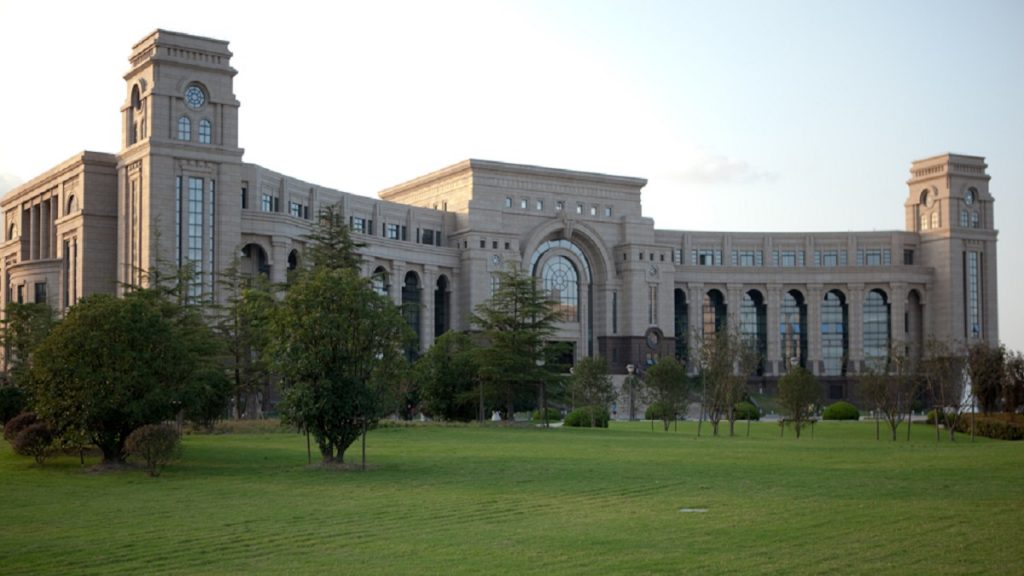Hungria assina acordo para sediar universidade da China após aprovar lei para supervisionar instituições