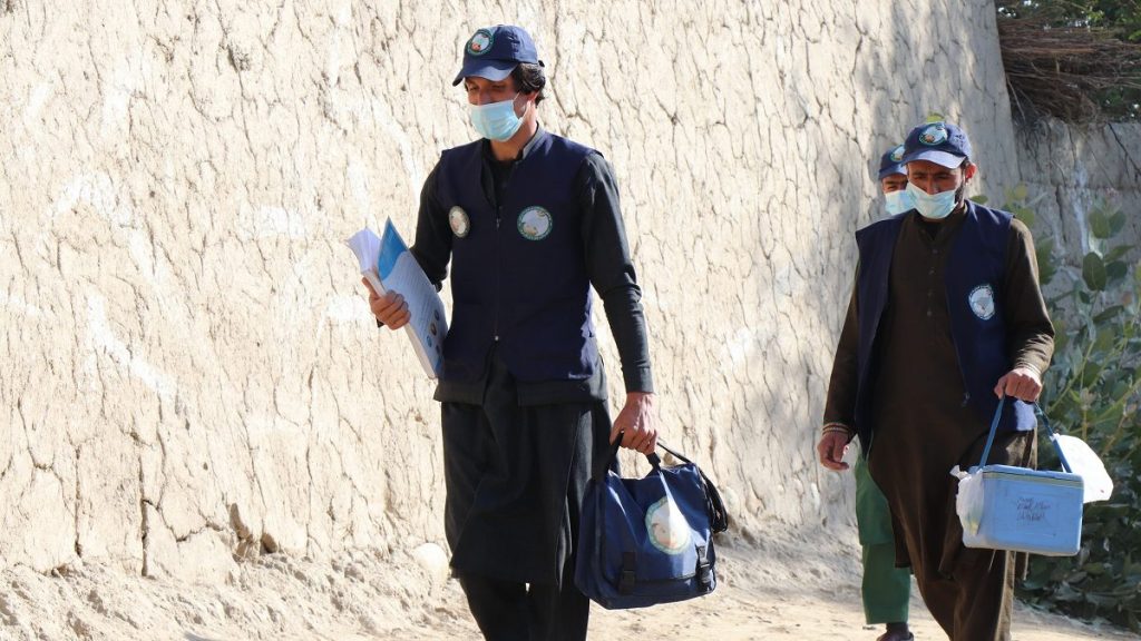 No Afeganistão, imunização à poliomielite termina com cinco agentes mortos após ataque armado