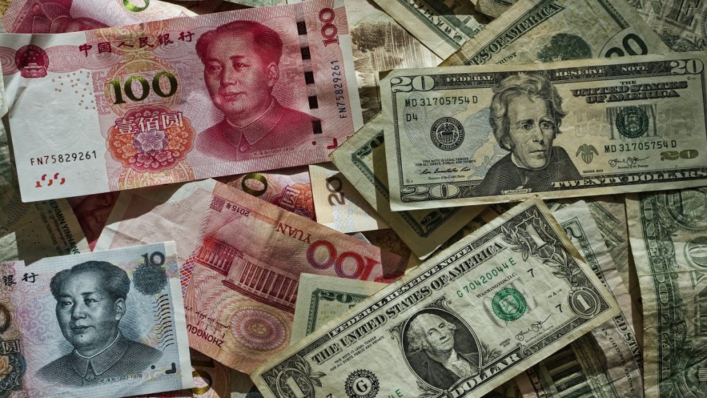Apesar da ascensão da China, yuan está longe da hegemonia monetária, dizem especialistas