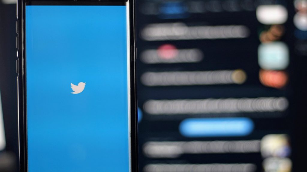 Na Índia, político condena decisão do governo em retirar status intermediário de Twitter