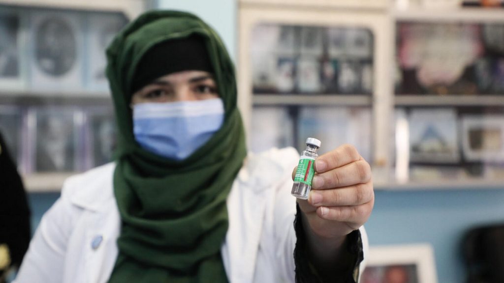 Além da violência, Afeganistão enfrenta novo surto de Covid-19 com escassez de vacinas