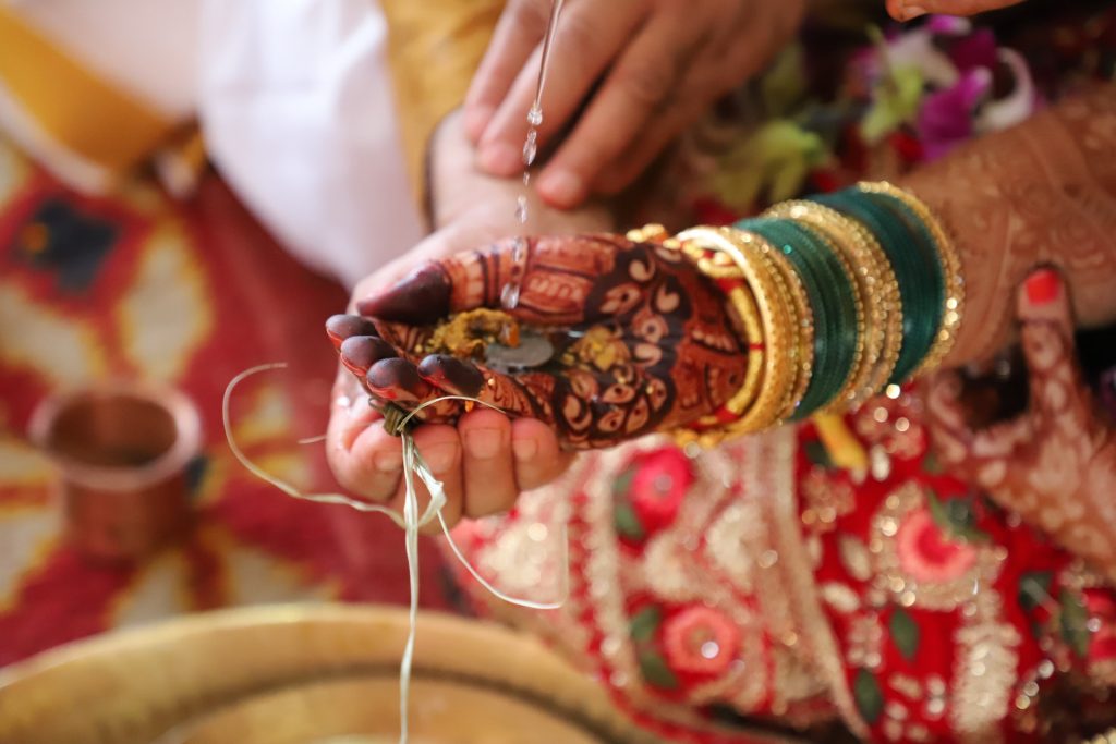 Casamentos inter-religiosos desencadeiam disputas na Caxemira indiana