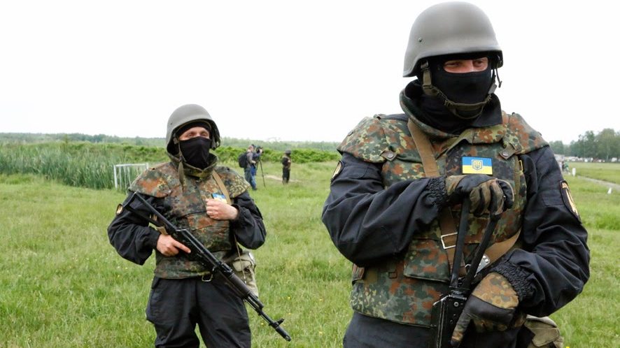Ucrânia dá treinamento militar a civis e aproxima o governo de grupos de extrema direita