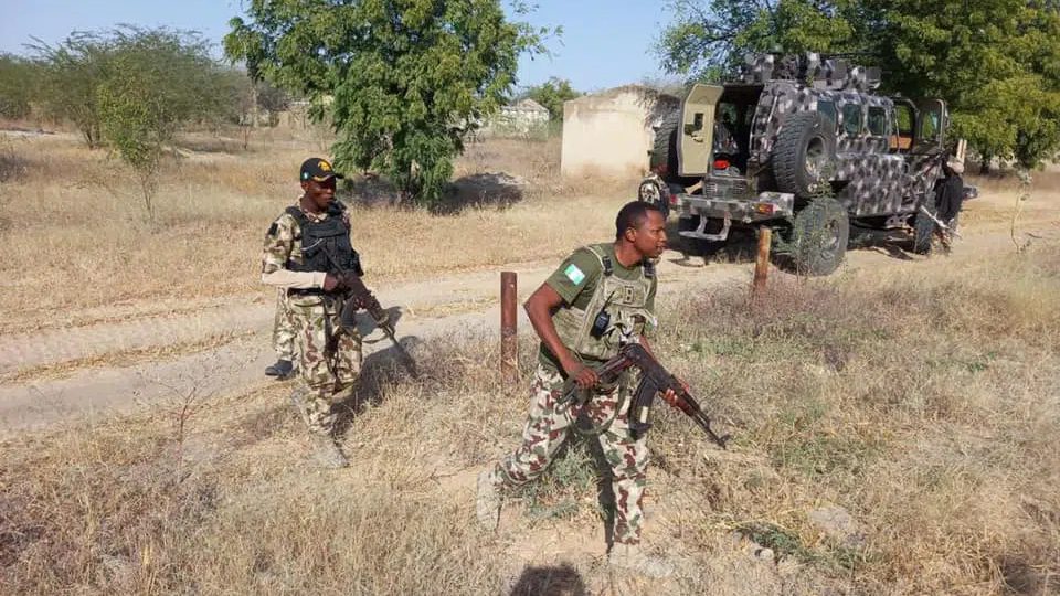 Exército da Nigéria anuncia destruição de reduto do ISWAP e morte de líder da facção ligada ao EI
