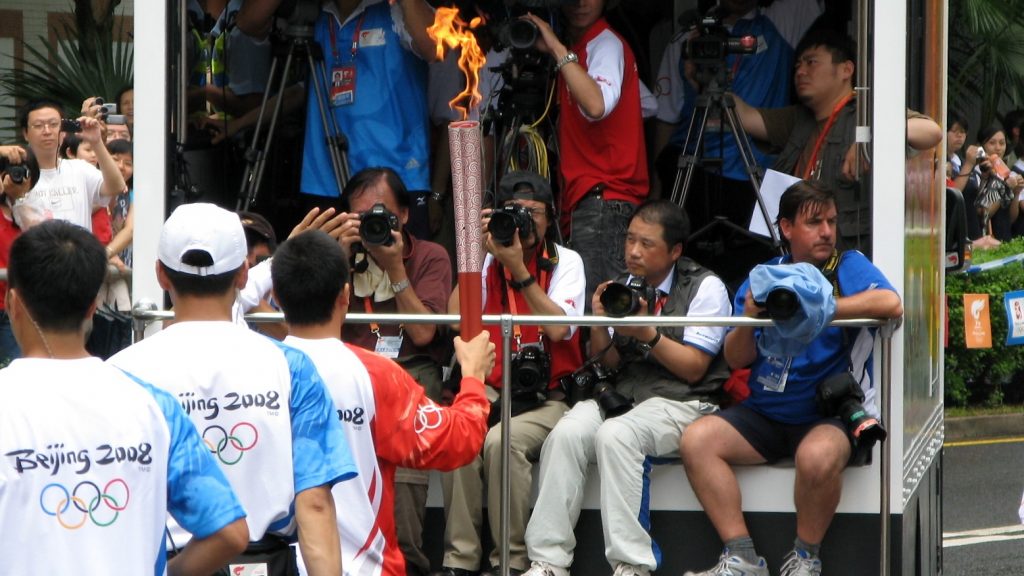Uigur que conduziu a tocha olímpica em Beijing 2008 cumpre pena de 14 anos de prisão