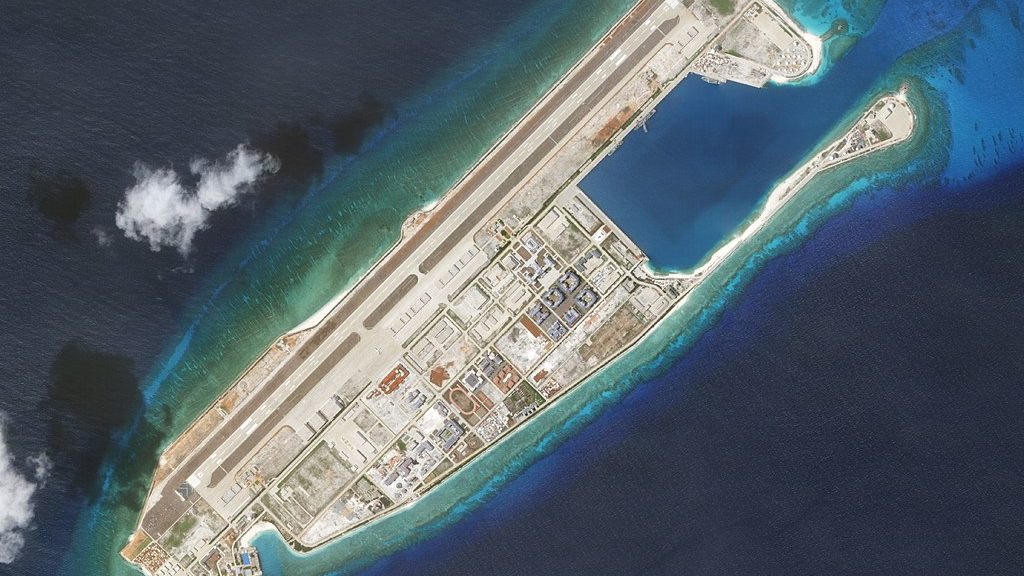 Imagens mostram novas estruturas militares de Beijing no Mar da China Meridional